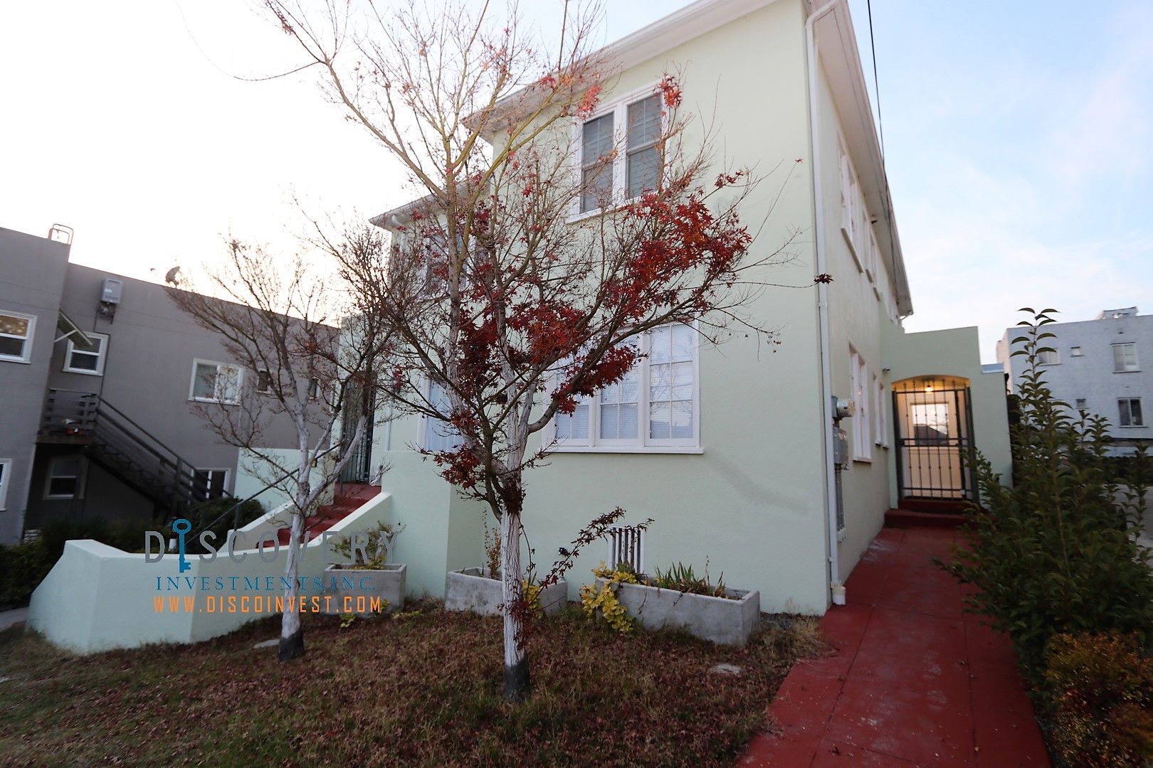 Oakland Apartment: 841 Warfield Ave.