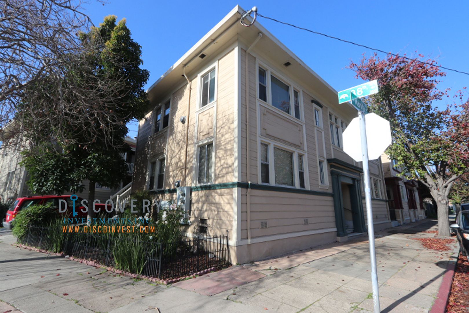 Oakland Apartment: 3803 and 3819 Manila Ave.