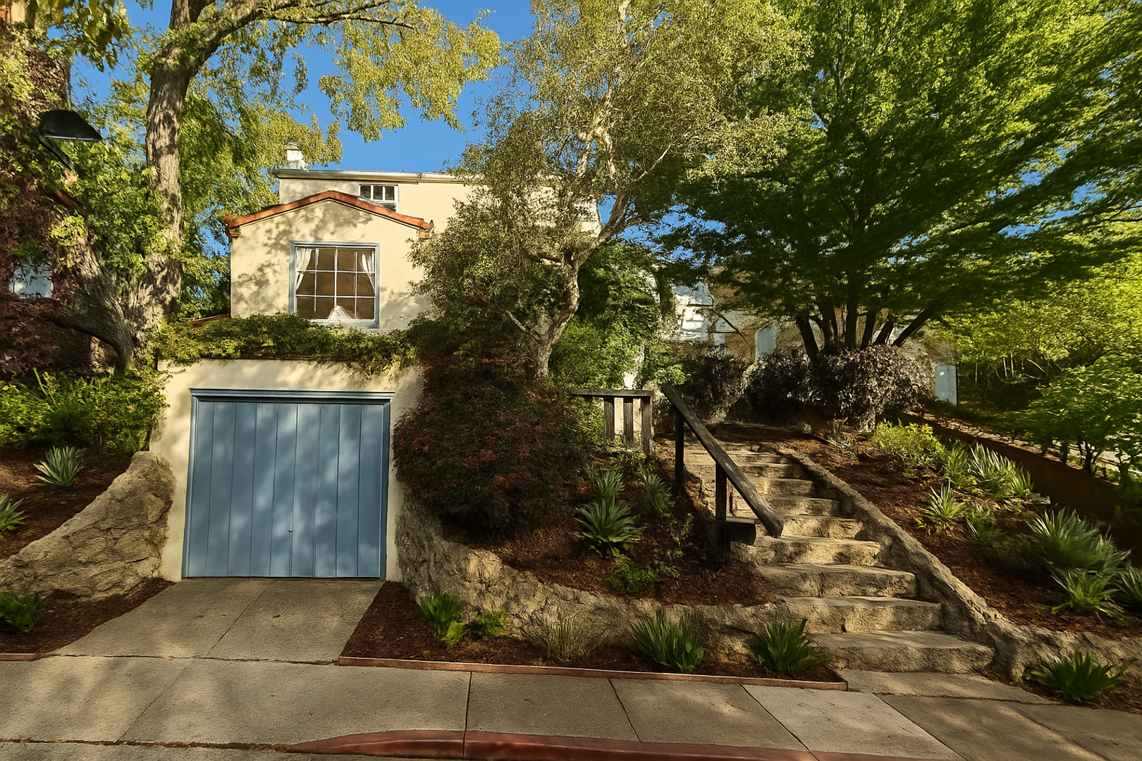 Berkeley House: 1157 Oxford St.