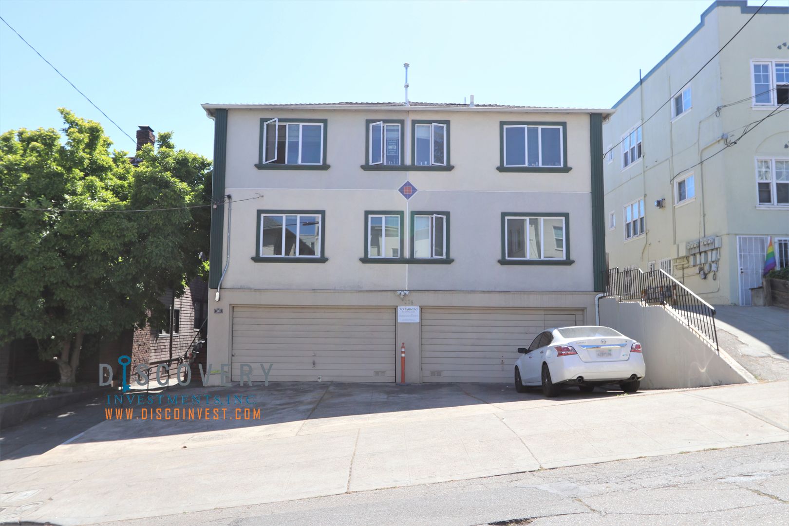 Oakland Apartment: 539 Mandana Blvd.