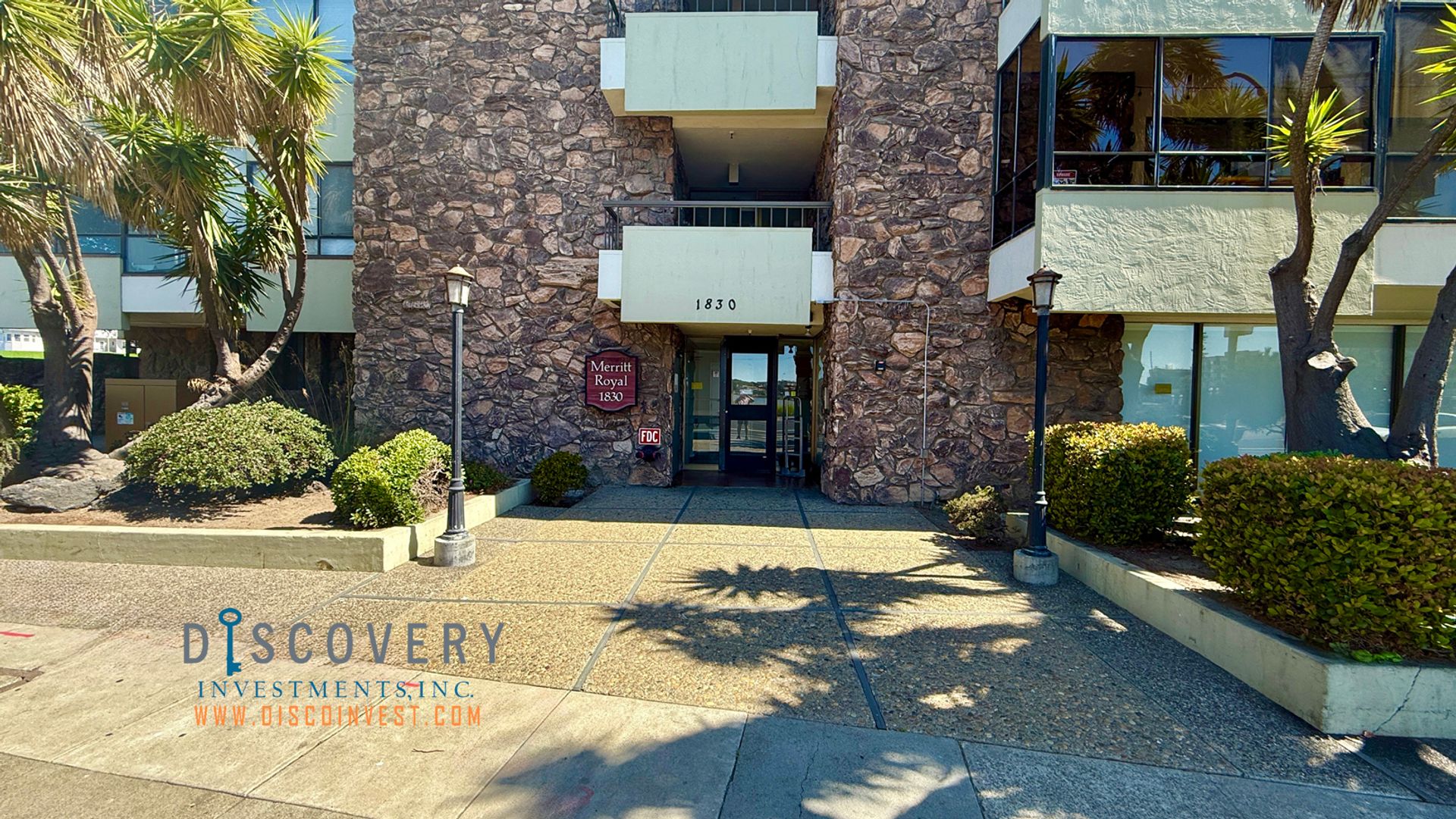 Oakland House: 1830 Lakeshore Ave. #305