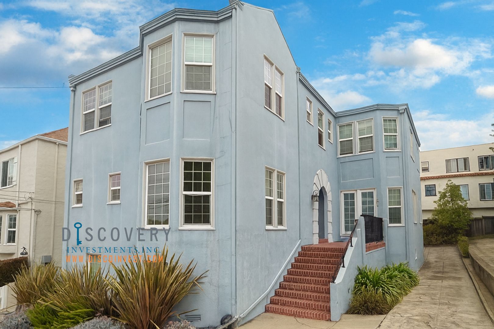 Oakland Apartment: 579 Beacon St.