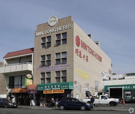Two space available ideally located in Oakland Chinatown! – photo 1