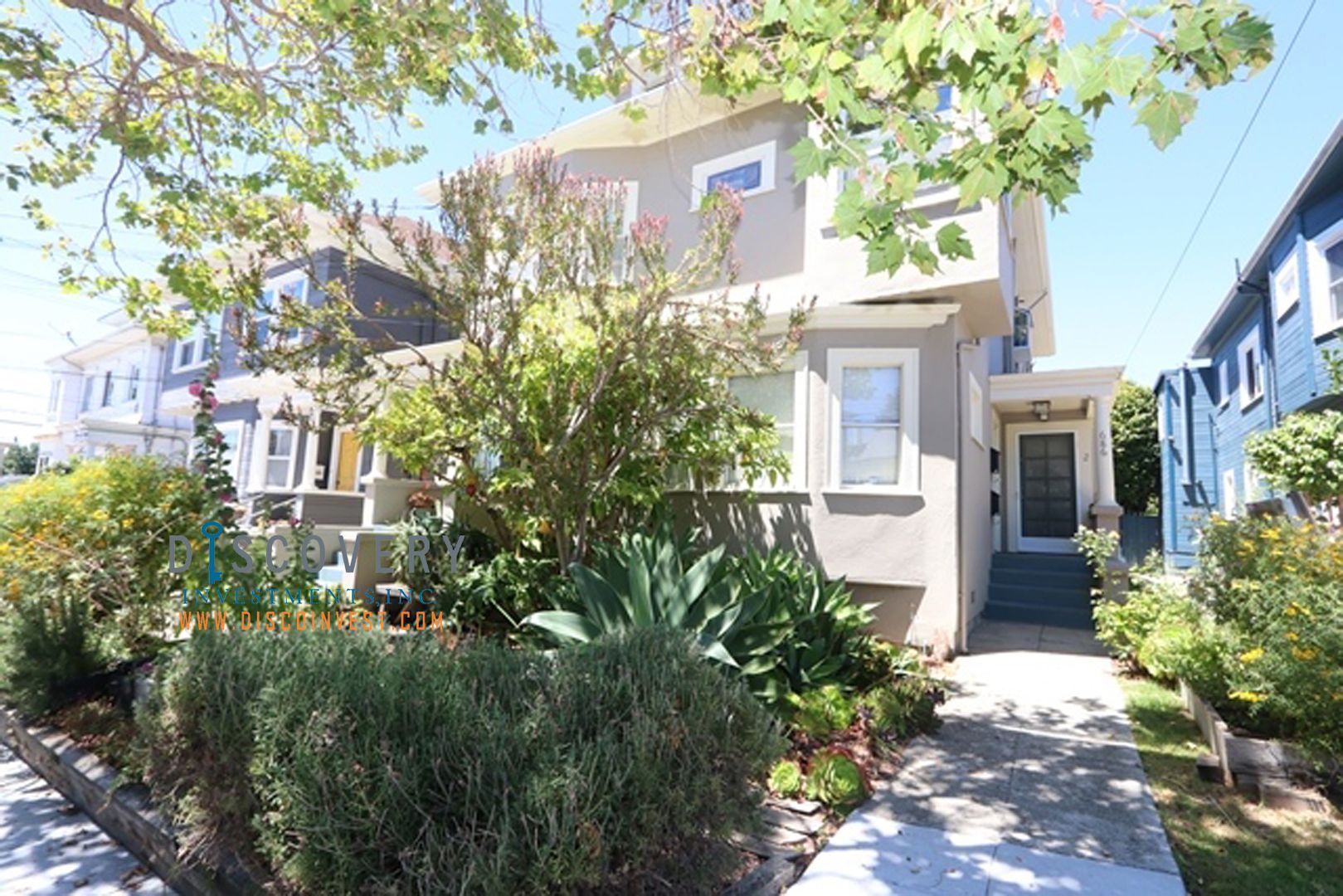 Oakland Apartment: 686-688 62nd St.