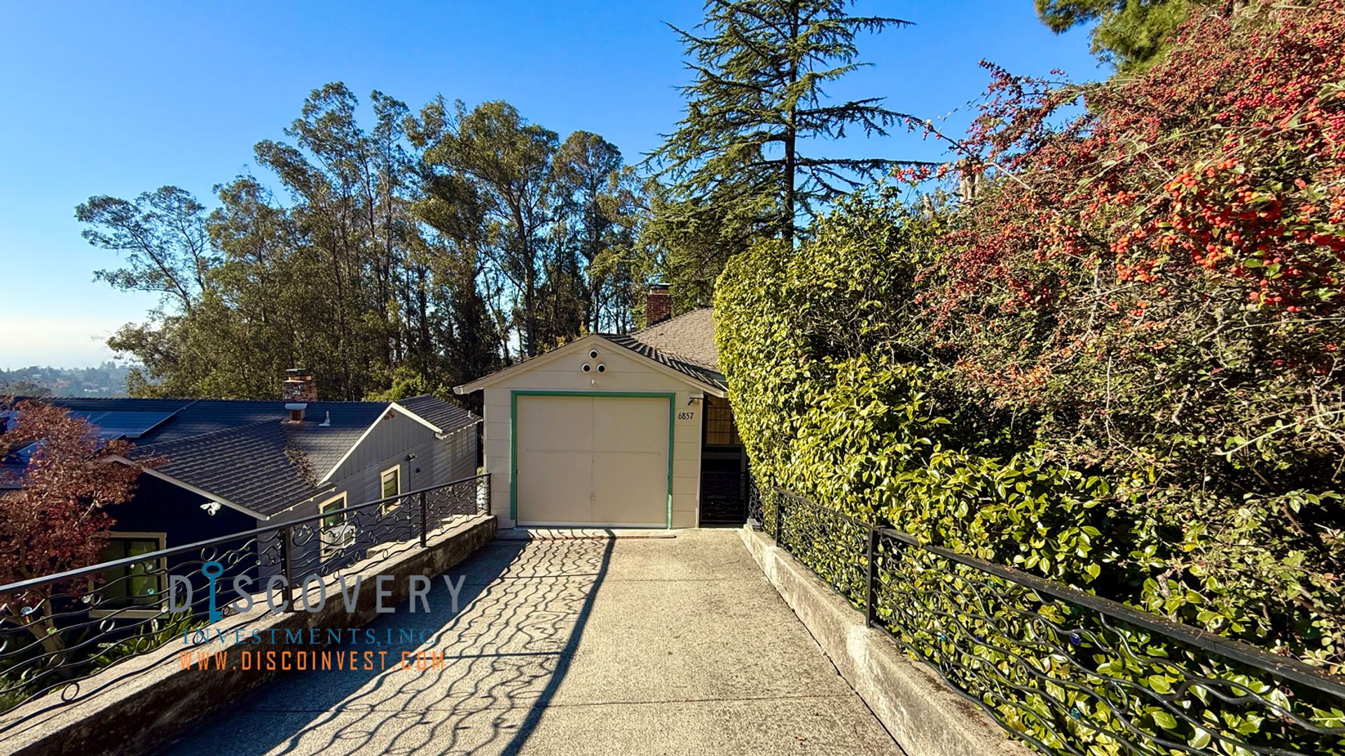 Oakland House: 6857 Armour Drive
