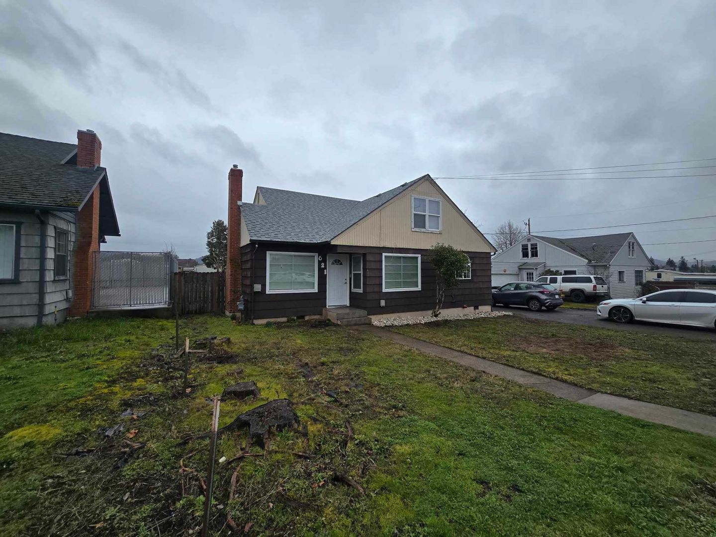 Roseburg House: 621 NE Alameda Ave