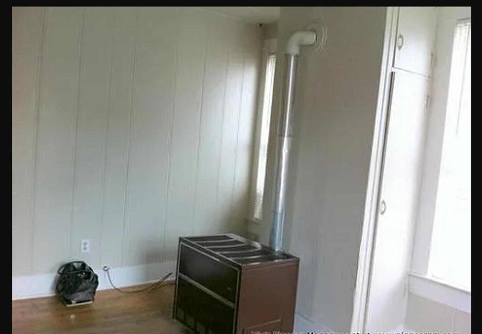 Roseburg Apartment: 958 SE Pine St