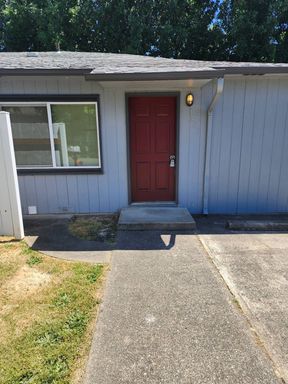 1483 NW Fairmount, Roseburg, OR 97470