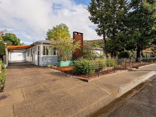 537 W. Ballf, Roseburg, OR 97470