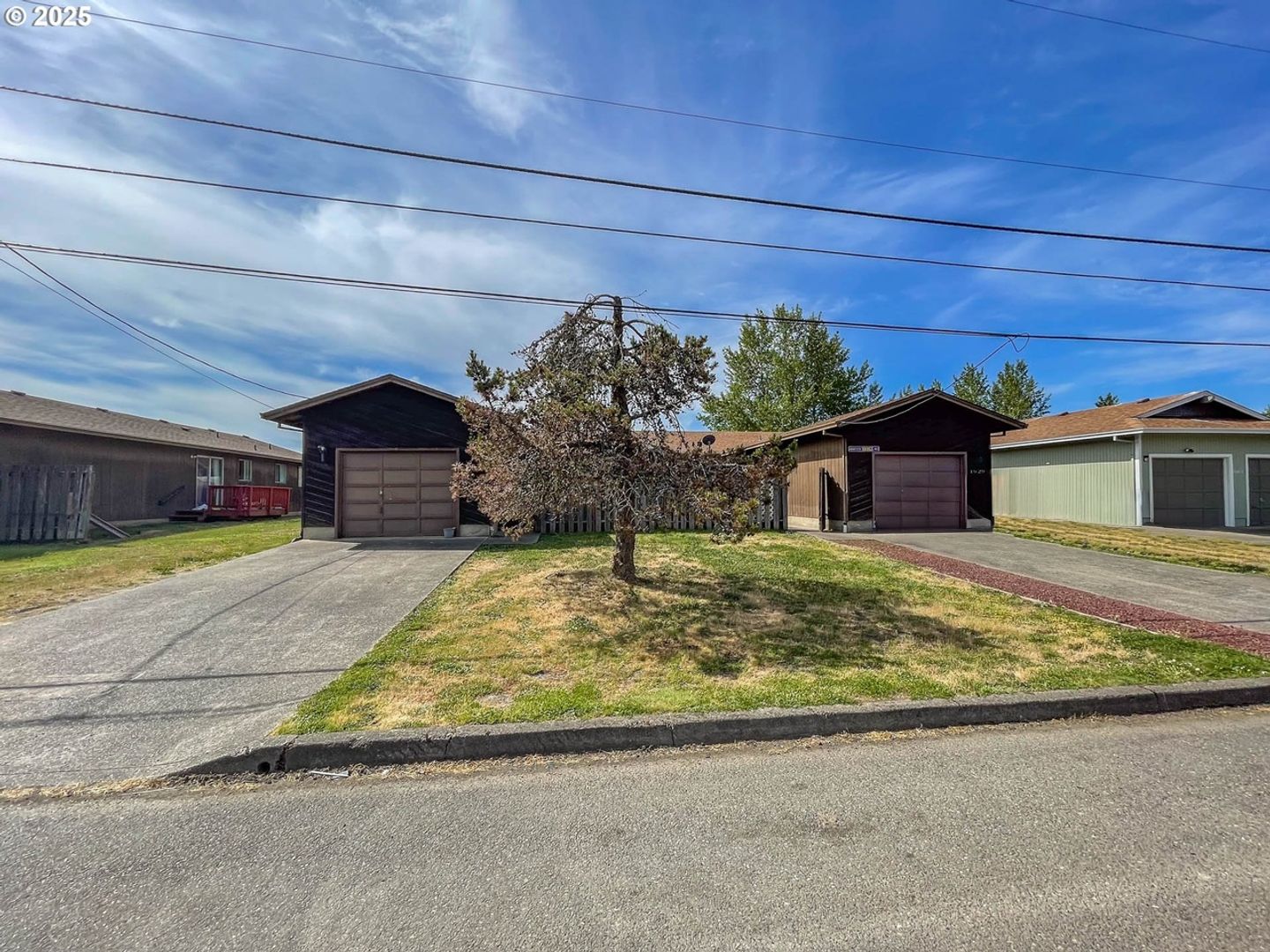 Roseburg Apartment: 1927 & 1929 Green Ave