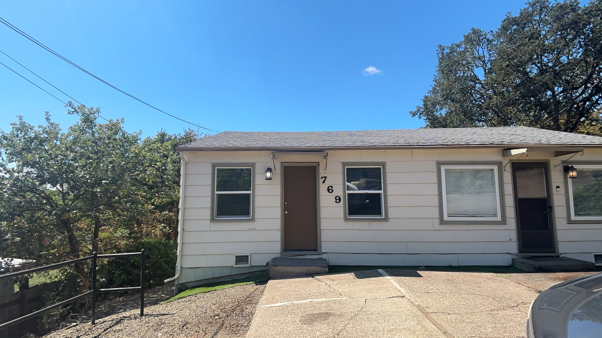 Roseburg Apartment: 769 & 773 NE Jackson St