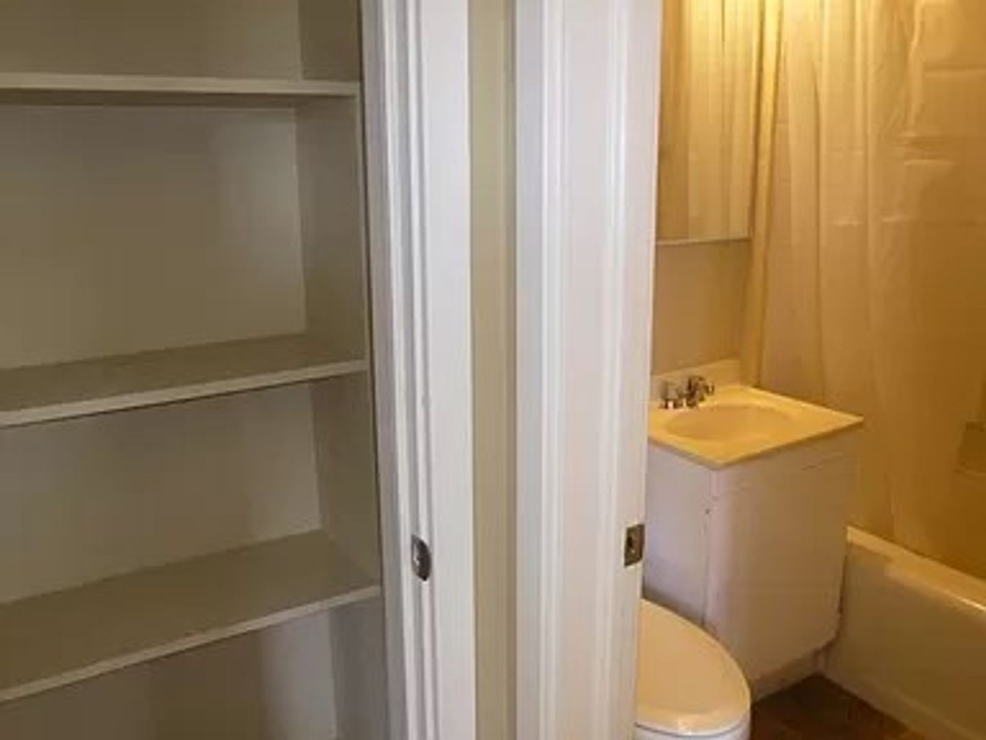 Roseburg Apartment: 1238 SE Main St.