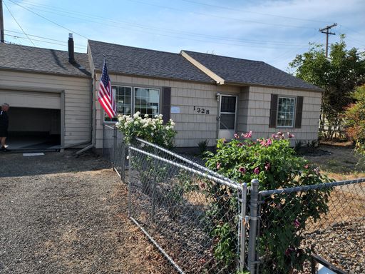 1328 NW Ellan St, Roseburg, OR 97470