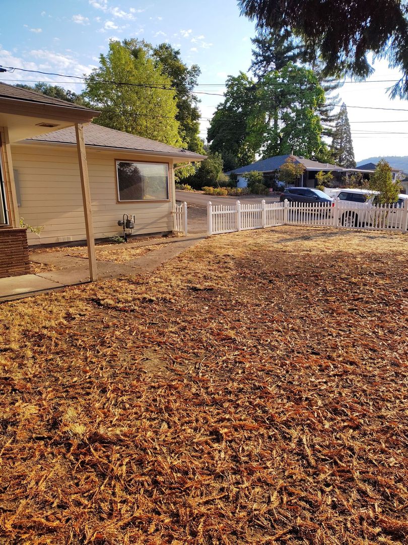 Roseburg House: 1812 NW Dogwood St