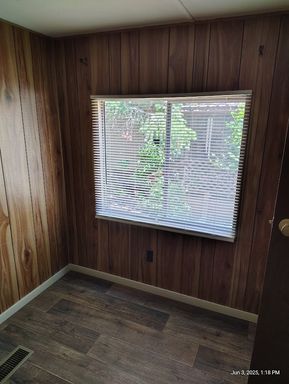 Listing photo thumbnail