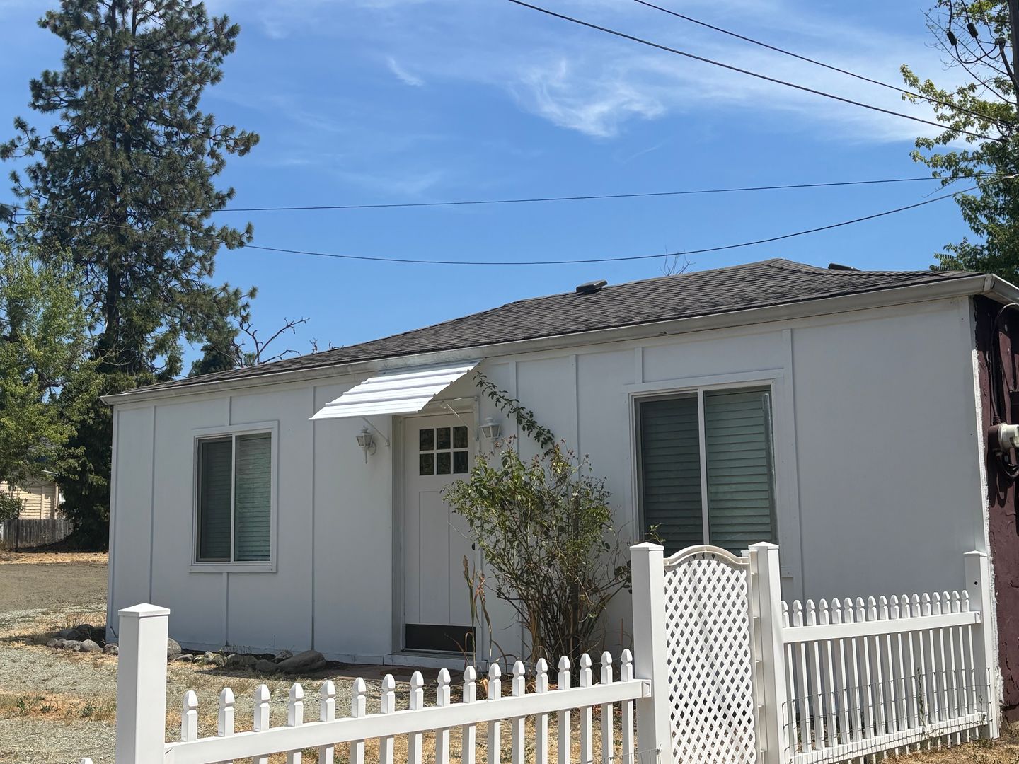 Roseburg Apartment: 1745 SE Jackson St