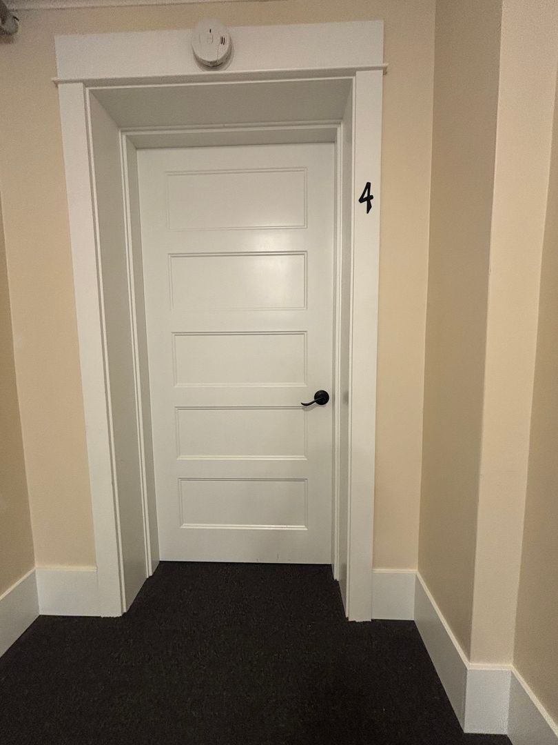 Roseburg Apartment: 622 SE Jackson St