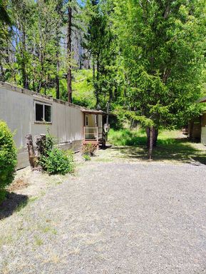 32050 North Umpqua Hwy #9, Idleyld Park, OR 97447
