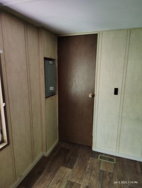 Listing photo thumbnail
