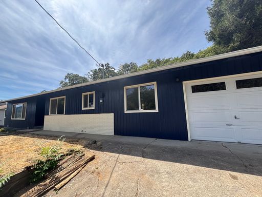 1188 NE Lincoln St, Roseburg, OR 97470