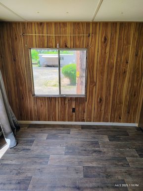 Listing photo thumbnail