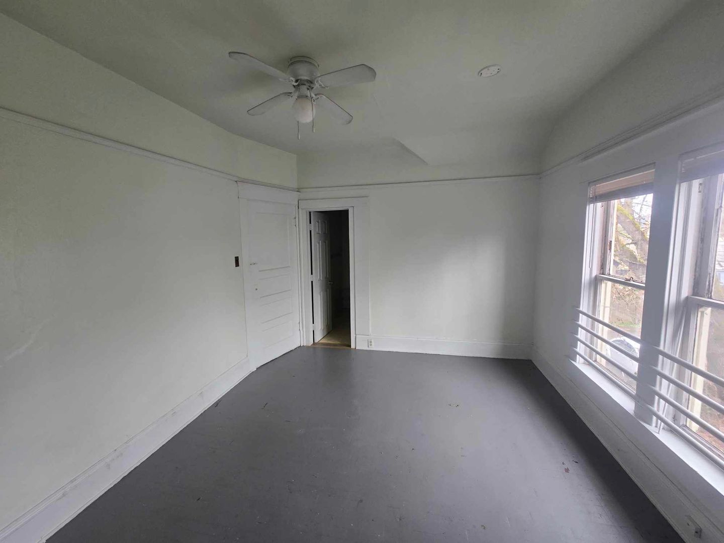 Roseburg Apartment: 958 SE Pine St