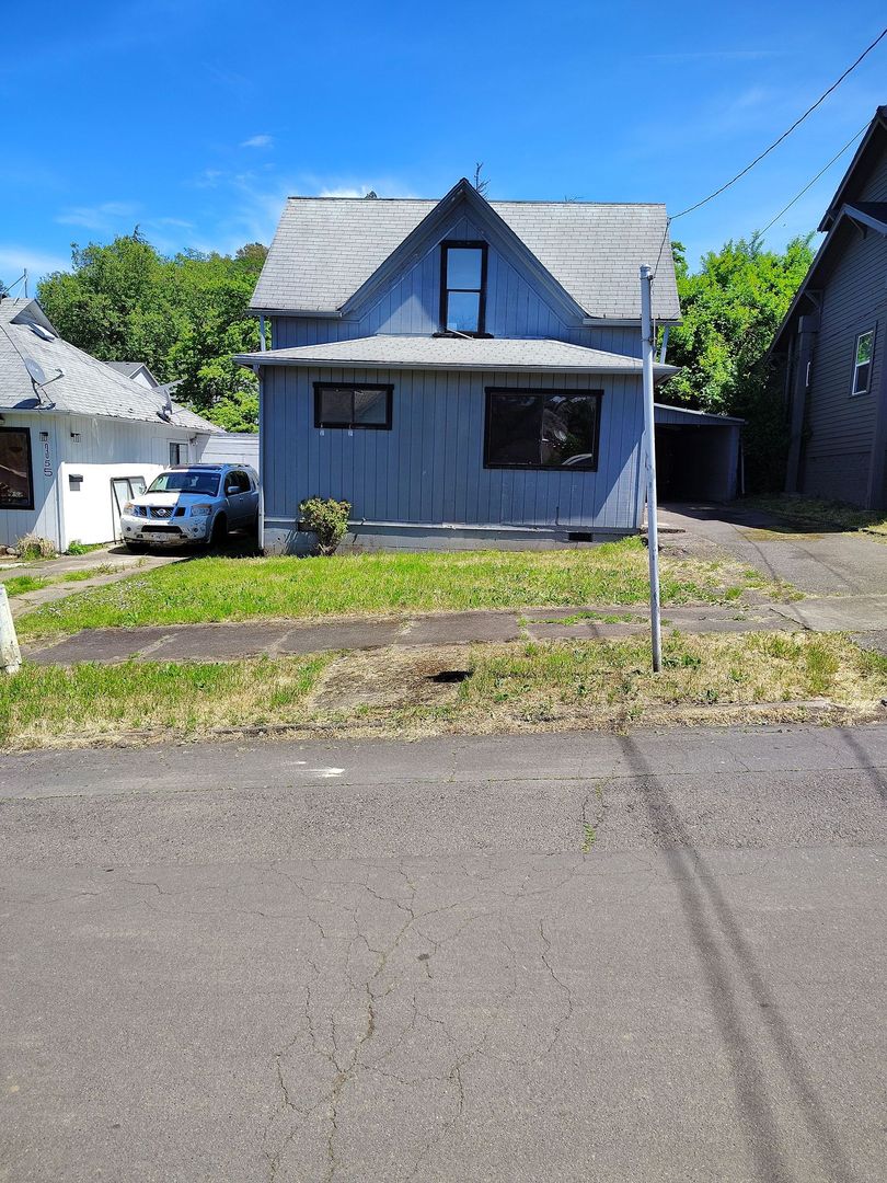 Roseburg House: 365 SE Pitzer