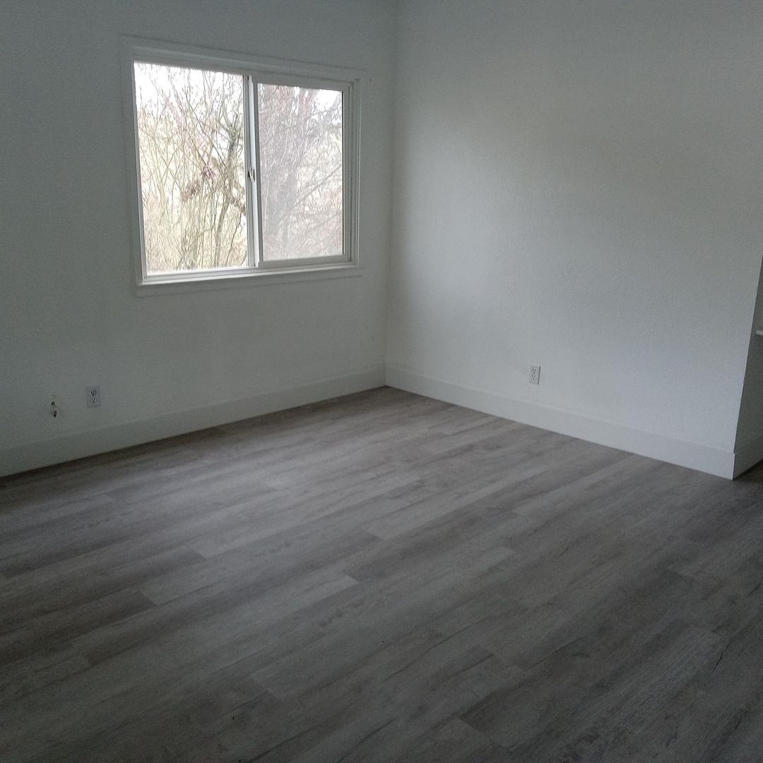 Roseburg Apartment: 453, 455, 457, 459 SE Dos Gatos Court