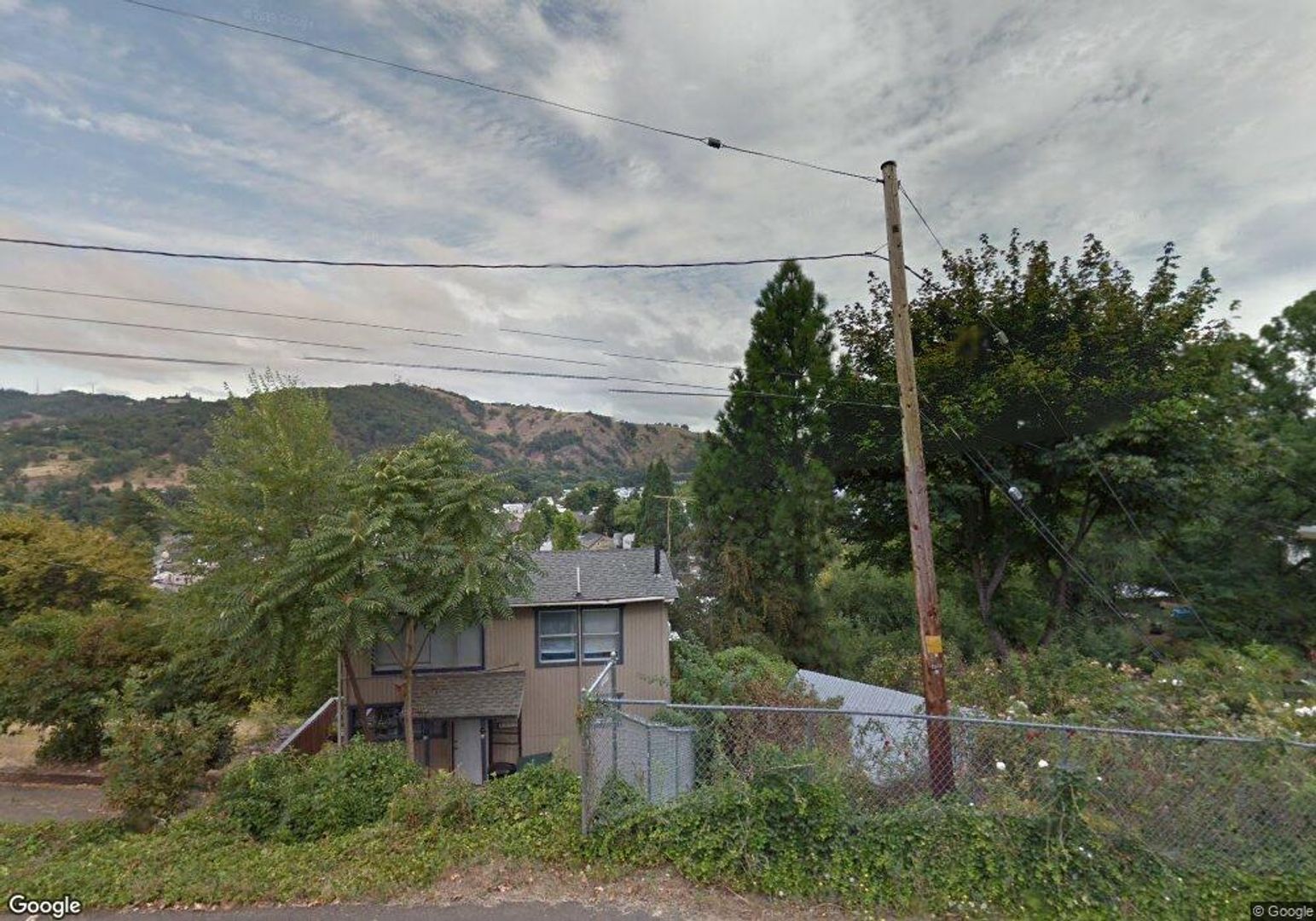 Roseburg House: 1592 SE Eddy St