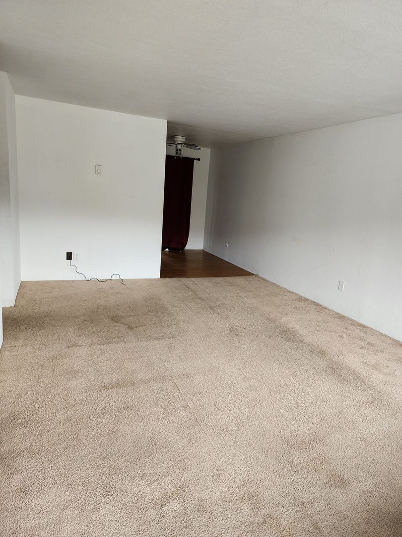 Myrtle Creek Apartment: 226 Mountain View Ave