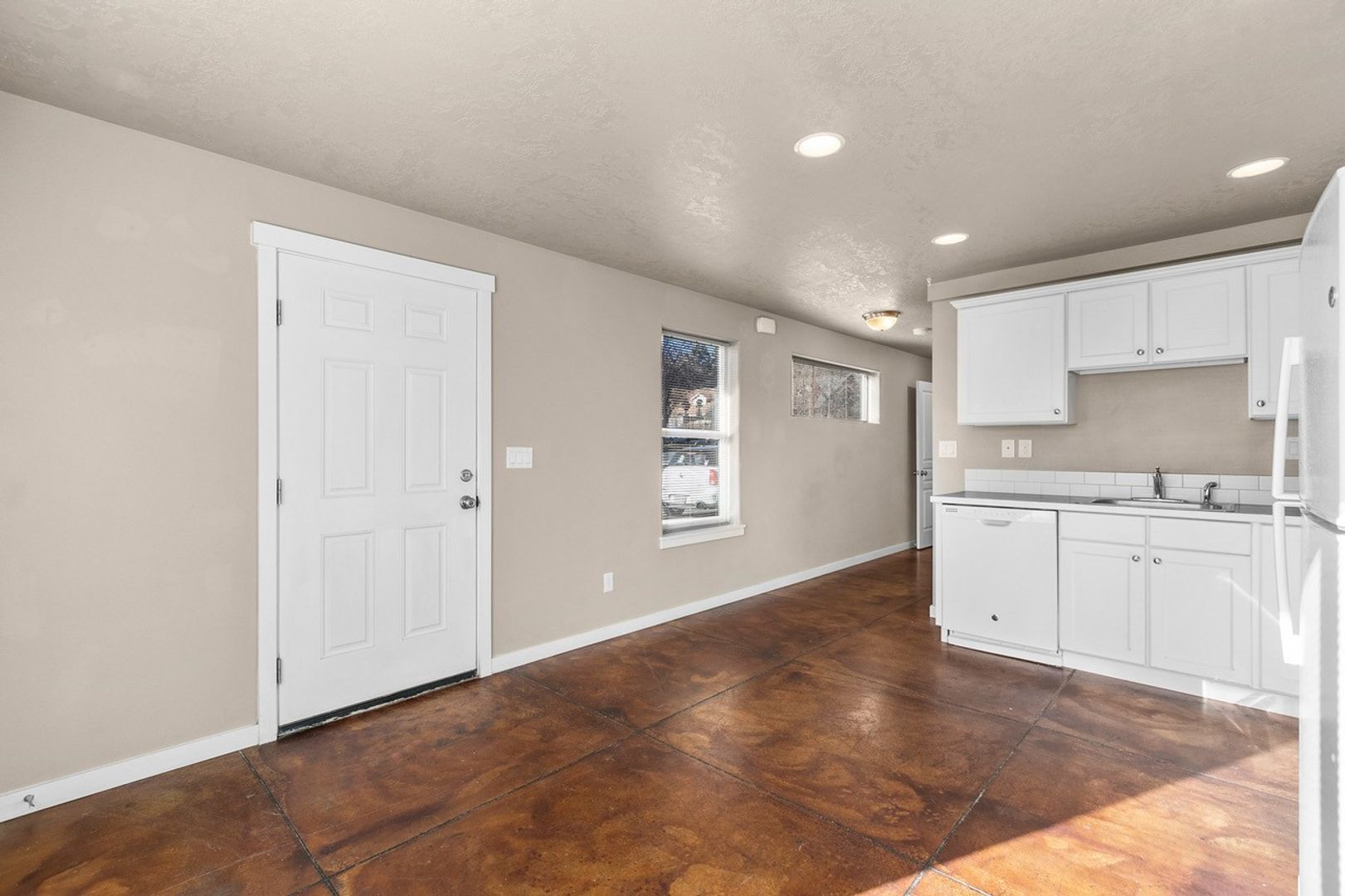 Bend Apartment: 728 NW Newport Ave