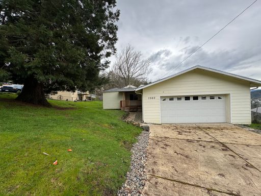 1560 NE Winter St, Roseburg, OR 97470