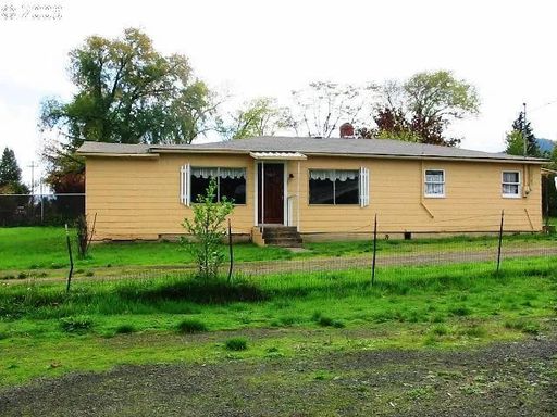 1420 Gleason Ave, Sutherlin, OR 97479