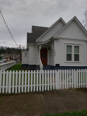 1205 SE Mill St , Roseburg, OR 97470