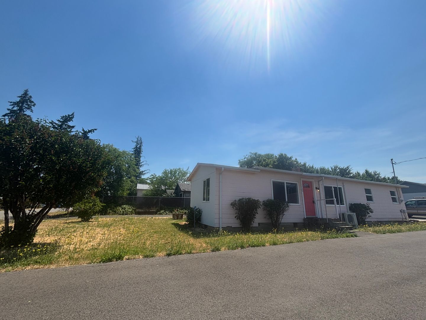 Sutherlin House: 1420 Gleason Ave