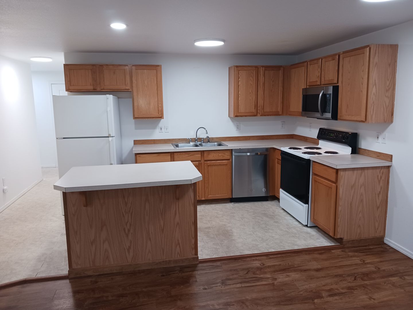 Redmond Apartment: 2571 NW Cedar Ave