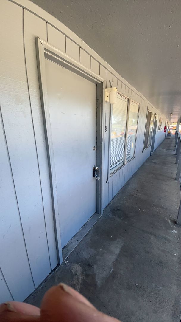 Myrtle Creek Apartment: 226 Mountain View Ave