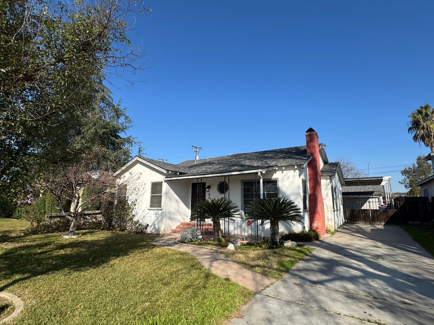 BAKERSFIELD House: 104 Brighton Way
