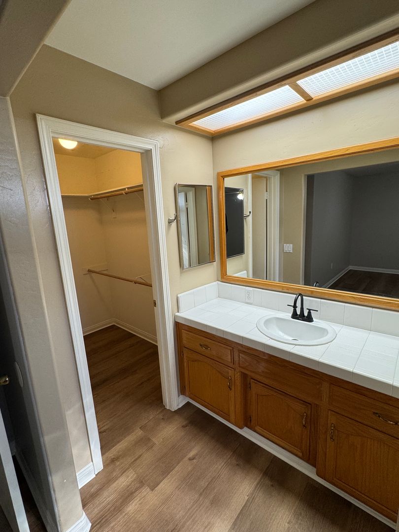 BAKERSFIELD House: 5815 PINE CANYON DR