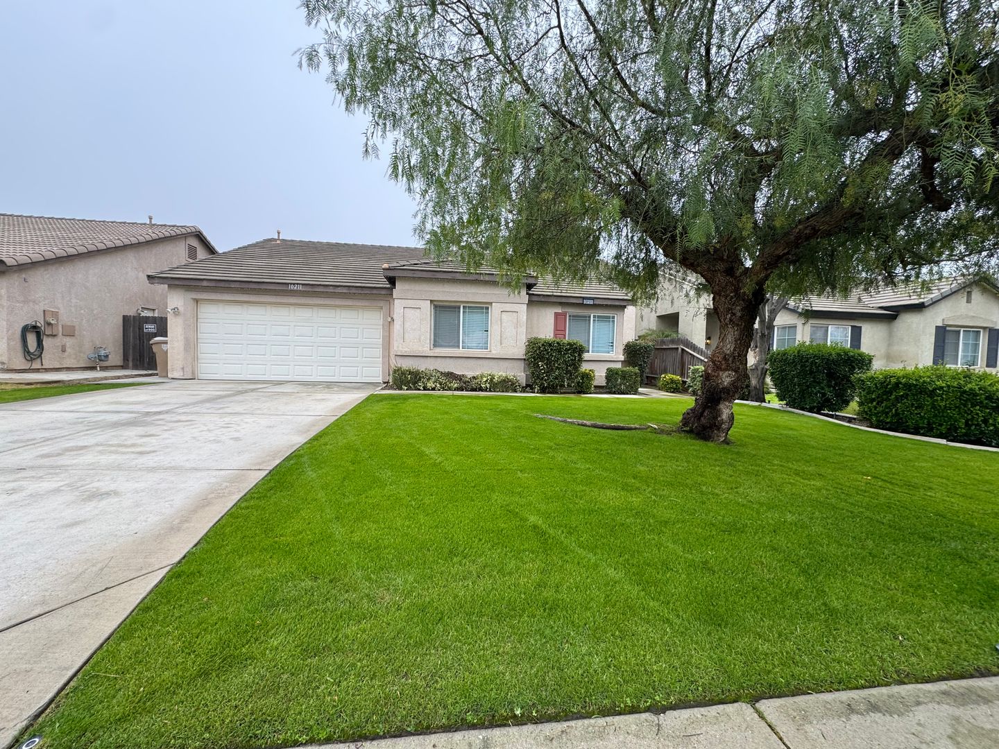 BAKERSFIELD House: 10211 STARLIGHT PEAK DR