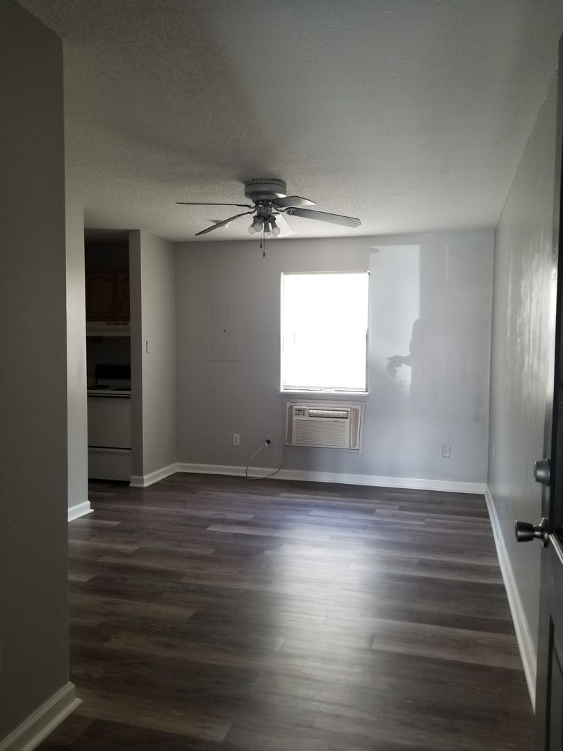 Murray Apartment: 1544 C Diuguid Drive