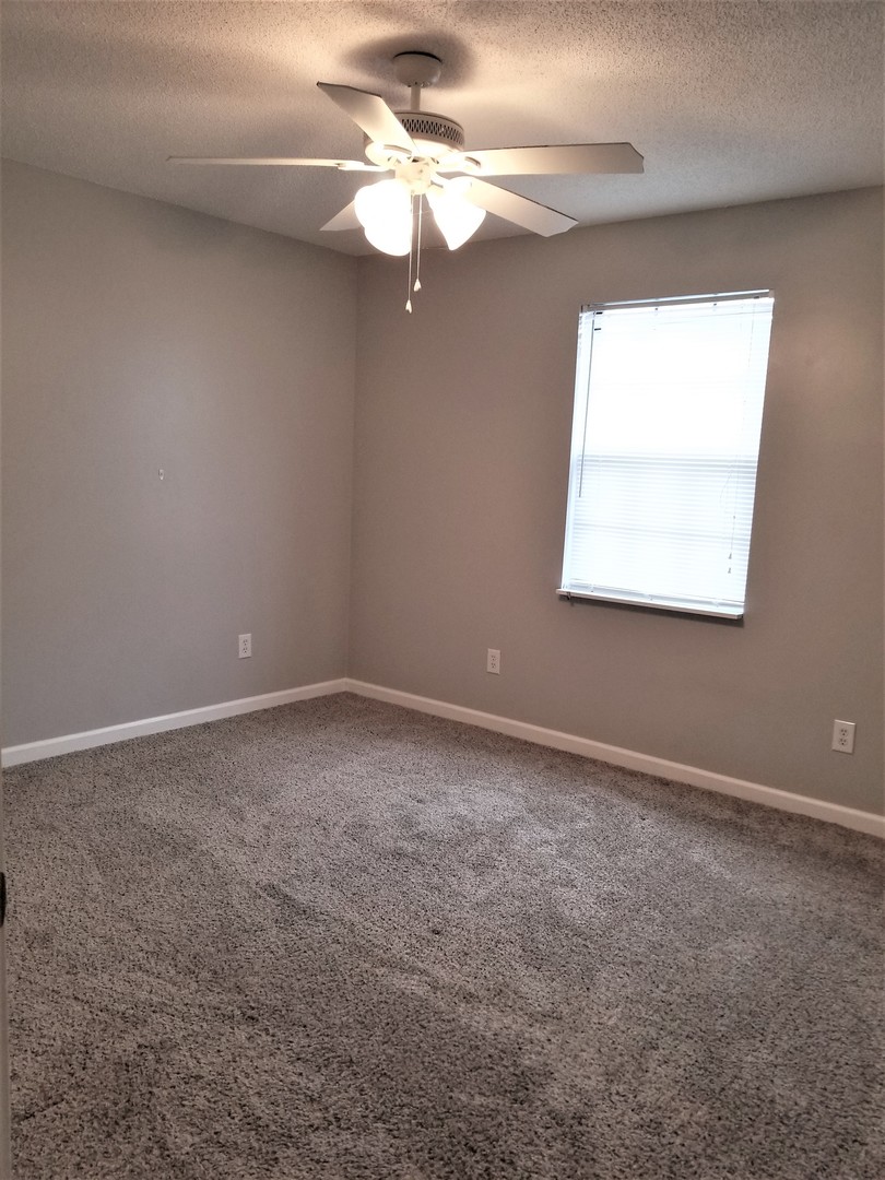 Murray Apartment: 1546-1552 Diuguid Drive