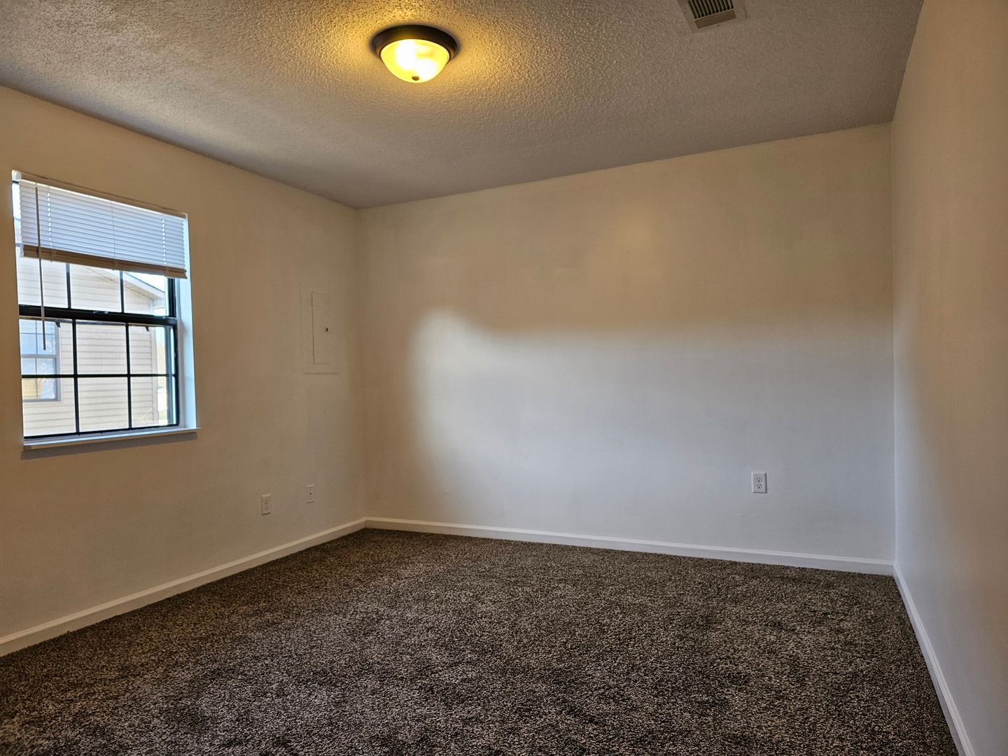 Spacious 4 Bedroom 2 Bath Upstairs 12 of 12
