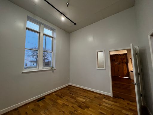Listing photo thumbnail