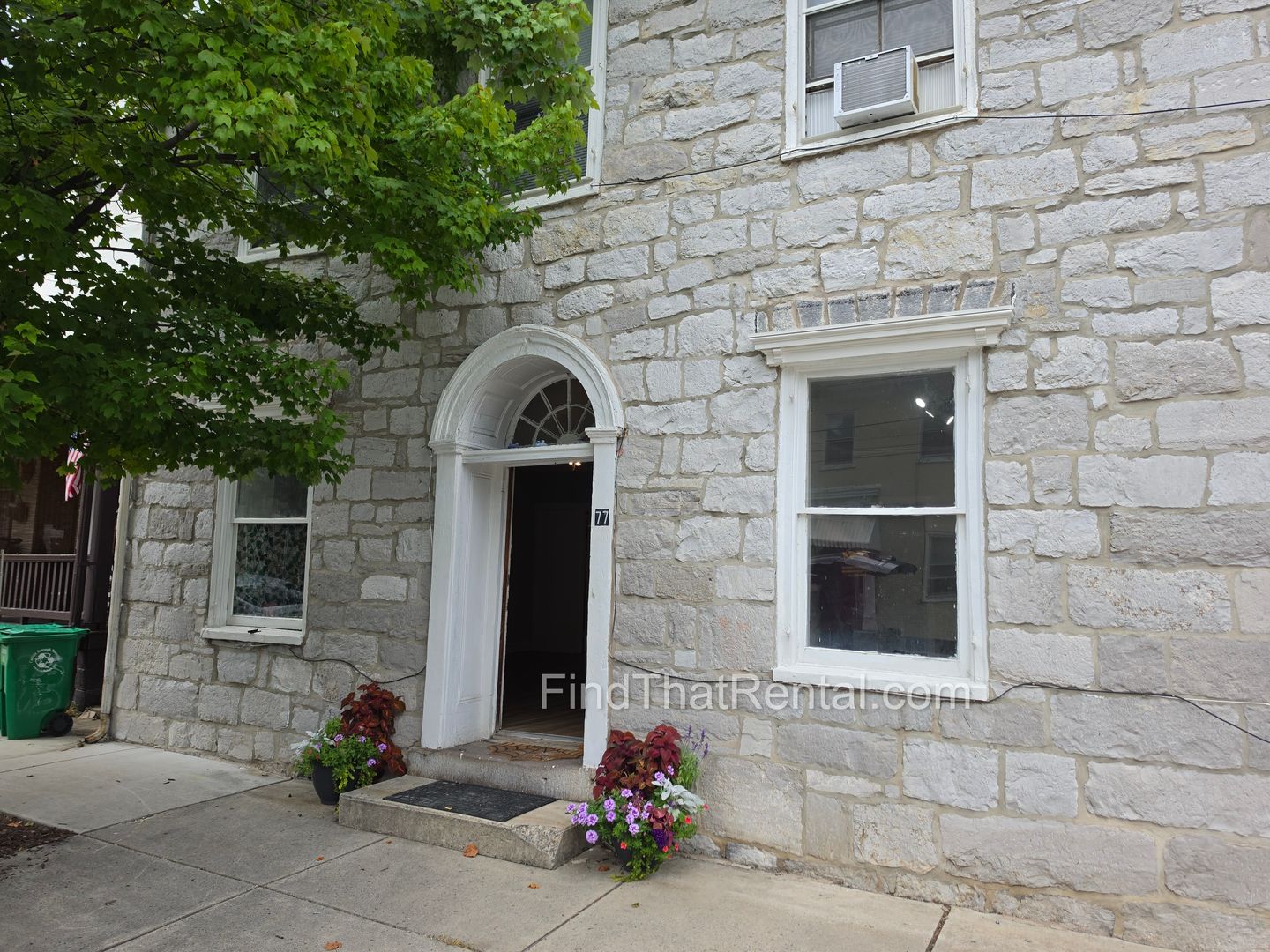 Carlisle Apartment: 102 N Bedford St