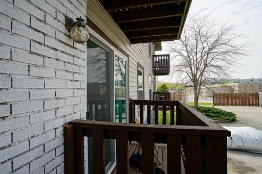 3 Bedroom Apartment Near Campus – photo 1