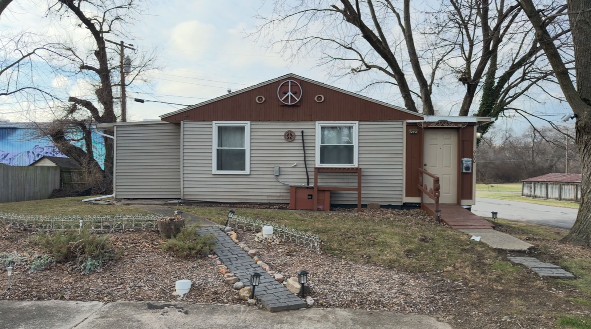 Lafayette House: 900 Wabash Ave