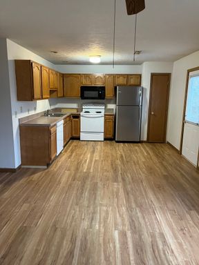 Upstairs apartment....3 Bed 2 Bath – photo 1