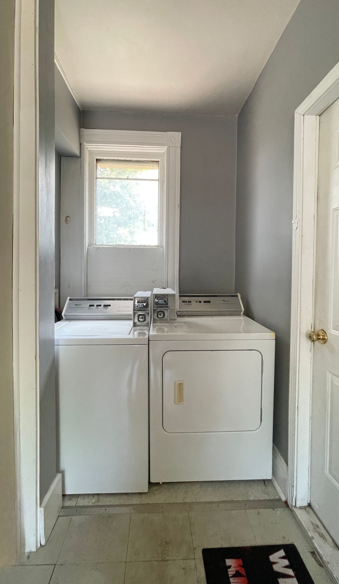 Lafayette Apartment: 1113 State Street