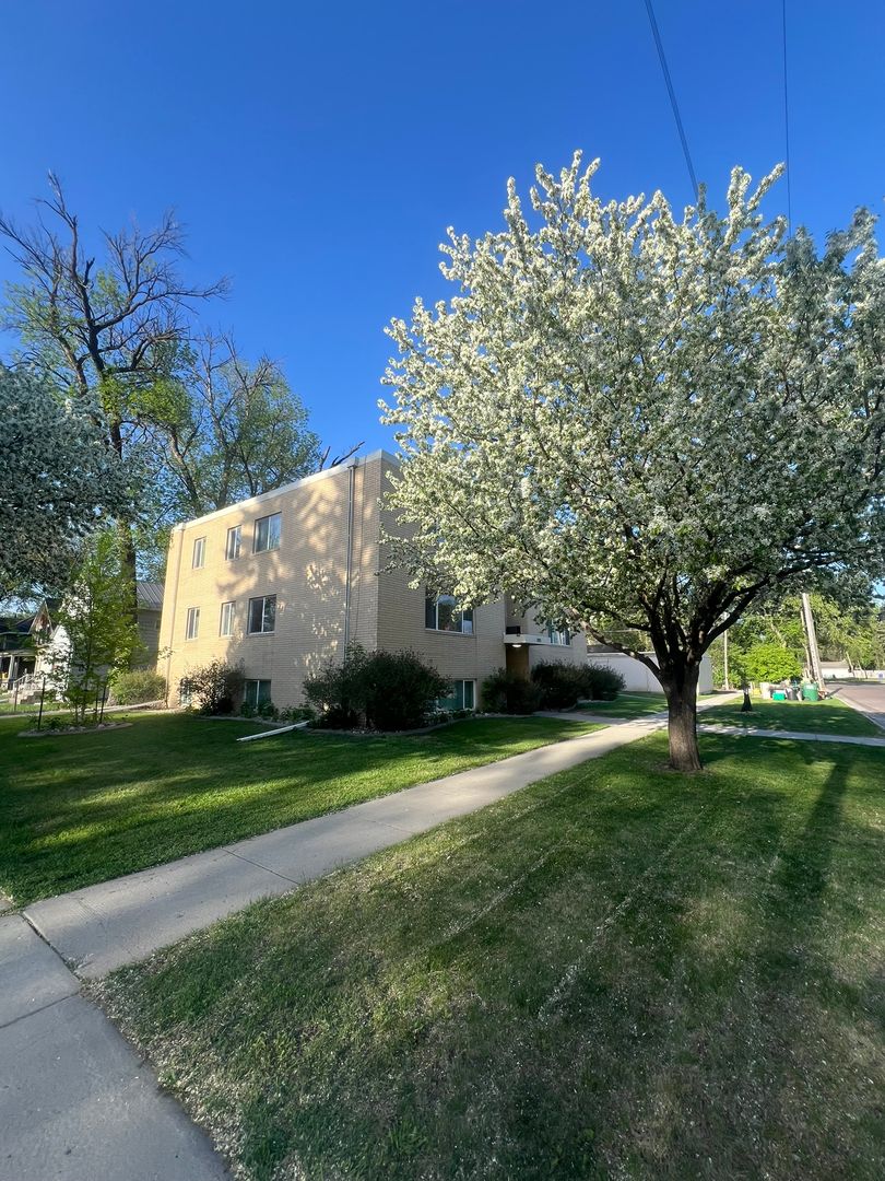 Fargo Apartment: 1025 7th Ave S